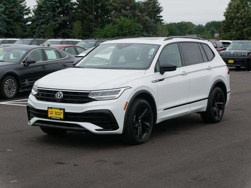 2024 Volkswagen Tiguan 2.0T SE R-Line Black