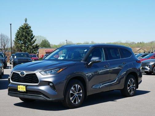 Magnetic Gray Metallic 2020 Toyota Highlander XLE