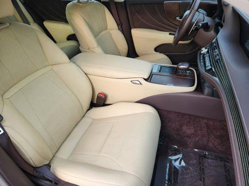 Mica 2020 Lexus LS 500 Base