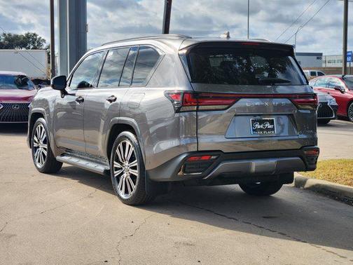 2025 Lexus LX 700h Luxury
