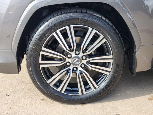 2025 Lexus LX 700h Luxury