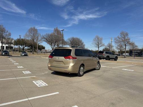 2014 Toyota Sienna XLE