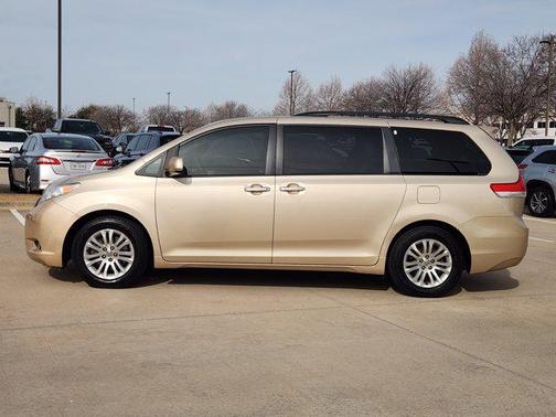 2014 Toyota Sienna XLE