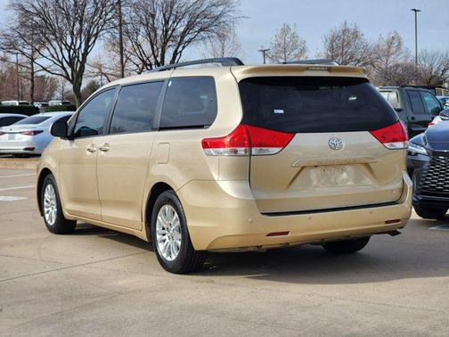 2014 Toyota Sienna XLE