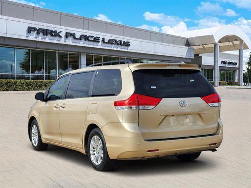 2014 Toyota Sienna XLE