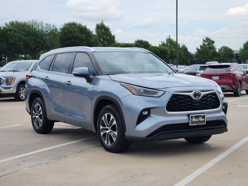 Moon Dust 2021 Toyota Highlander XLE