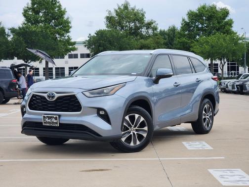 Moon Dust 2021 Toyota Highlander XLE