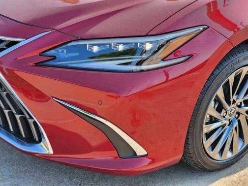 2025 Lexus ES 300h Ultra Luxury