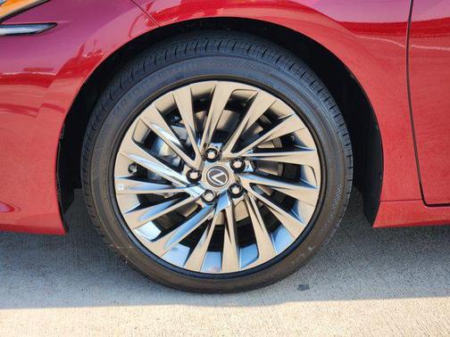 2025 Lexus ES 300h Ultra Luxury