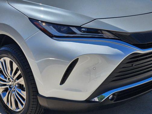 2023 Toyota Venza XLE