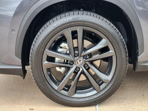 2025 Lexus NX 450h+ Luxury