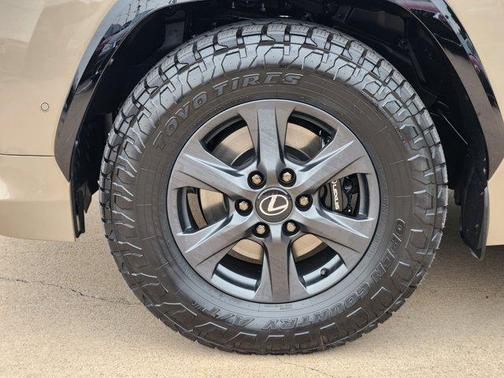 2025 Lexus LX 700h Overtrail