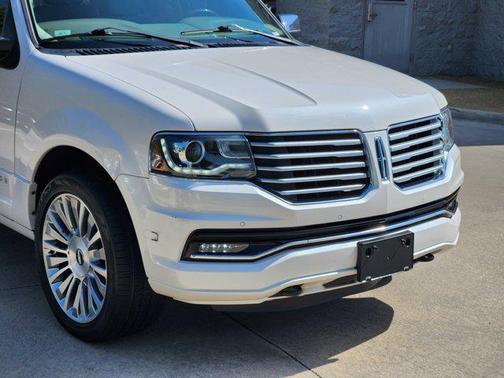 2015 Lincoln Navigator Base