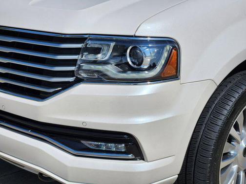 2015 Lincoln Navigator Base
