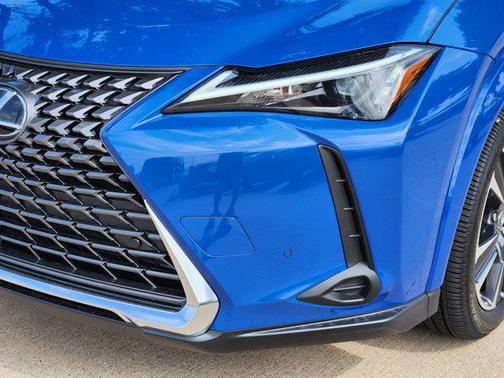 2025 Lexus UX 300h Base