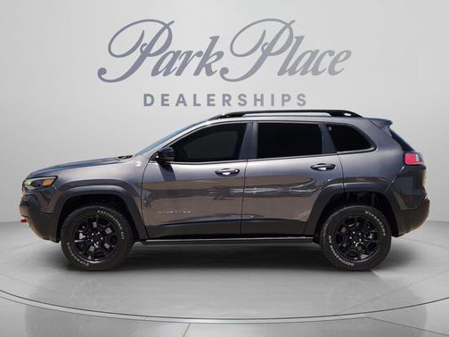 Crystal Metallic 2022 Jeep Cherokee Trailhawk
