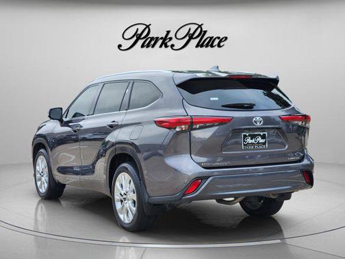 Magnetic Gray Metallic 2023 Toyota Highlander Limited