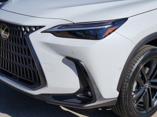 2026 Lexus NX 450h+ Luxury