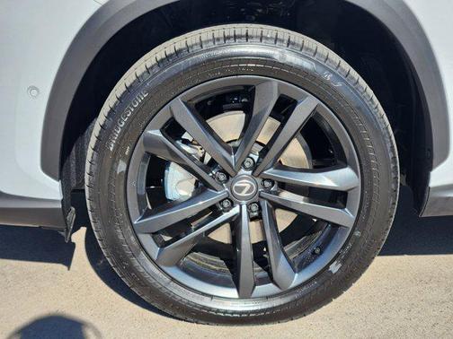 2026 Lexus NX 450h+ Luxury