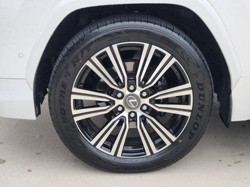 2025 Lexus LX 700h Luxury