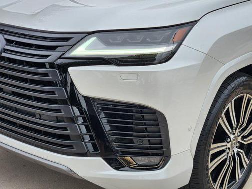 2025 Lexus LX 700h Luxury