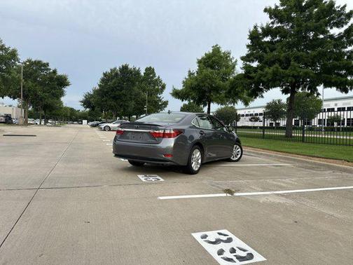 2013 Lexus ES 300h Base