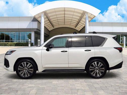 2025 Lexus LX 700h Luxury