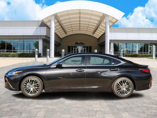 2025 Lexus ES 300h Base
