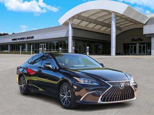 2025 Lexus ES 300h Base