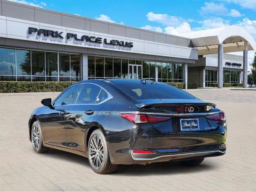 2025 Lexus ES 300h Base