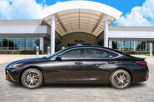 2025 Lexus ES 300h Base