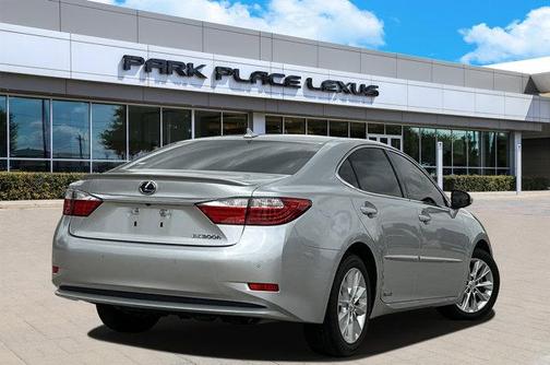 2014 Lexus ES 300h Base