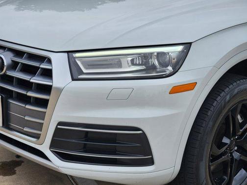 Glacier White Metallic 2019 Audi Q5 2.0T Premium
