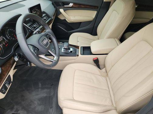 Glacier White Metallic 2019 Audi Q5 2.0T Premium