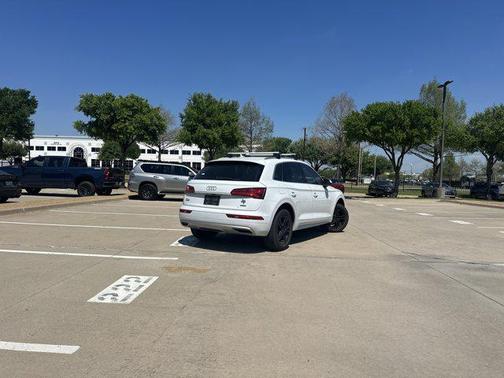 Glacier White Metallic 2019 Audi Q5 2.0T Premium