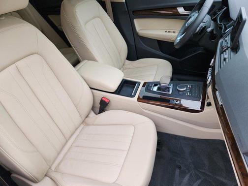 Glacier White Metallic 2019 Audi Q5 2.0T Premium