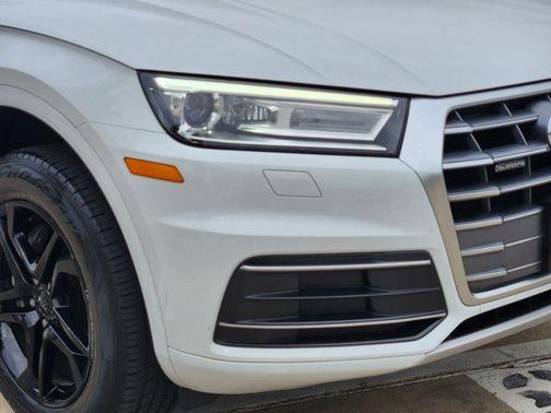 Glacier White Metallic 2019 Audi Q5 2.0T Premium