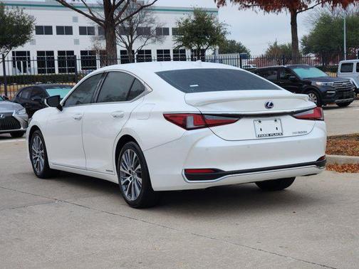 2021 Lexus ES 300h Base