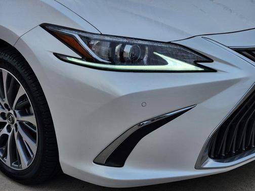 2021 Lexus ES 300h Base