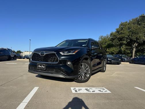Midnight Black Metallic 2022 Toyota Highlander Platinum