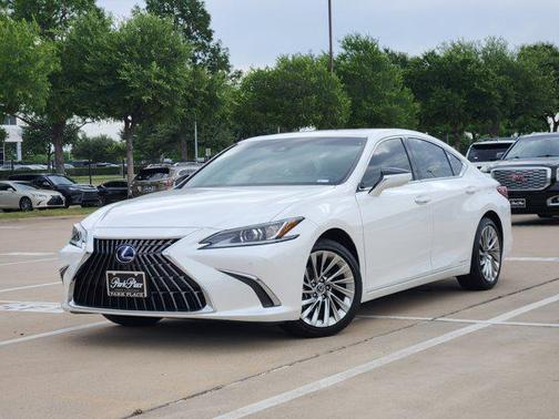 White Pearl 2022 Lexus ES 300h Luxury