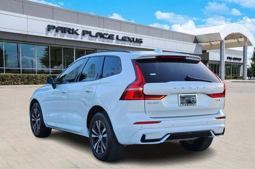 2024 Volvo XC60 B5 Core Dark Theme
