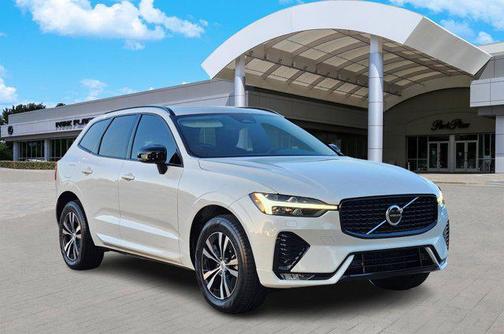 2024 Volvo XC60 B5 Core Dark Theme