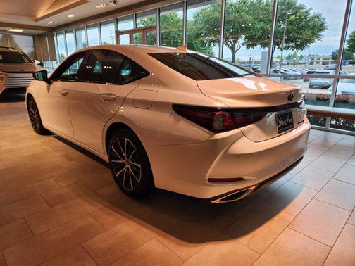 2025 Lexus ES 350 Base