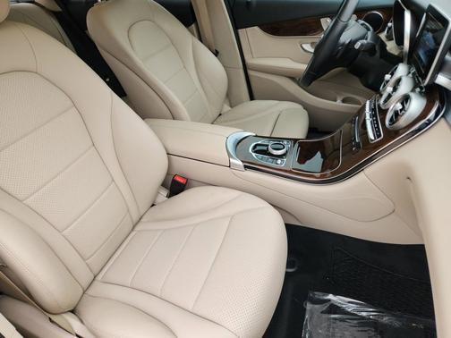 Polar White 2017 Mercedes-Benz GLC 300 Base