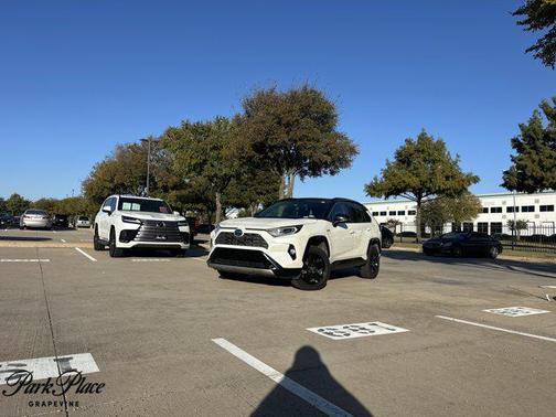 2020 Toyota RAV4 Hybrid SE