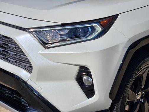 2020 Toyota RAV4 Hybrid SE