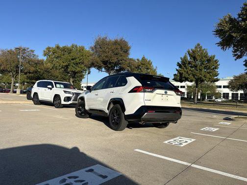 2020 Toyota RAV4 Hybrid SE