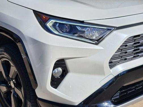 2020 Toyota RAV4 Hybrid SE