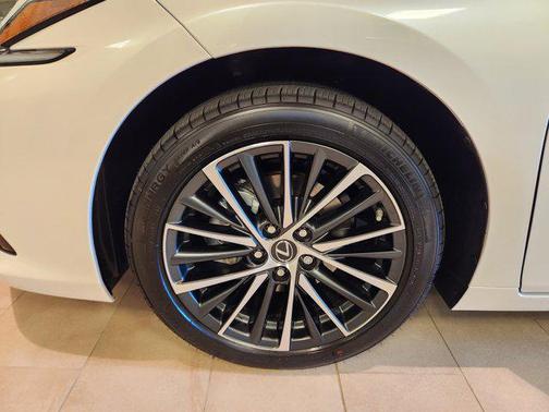 2025 Lexus ES 350 Base